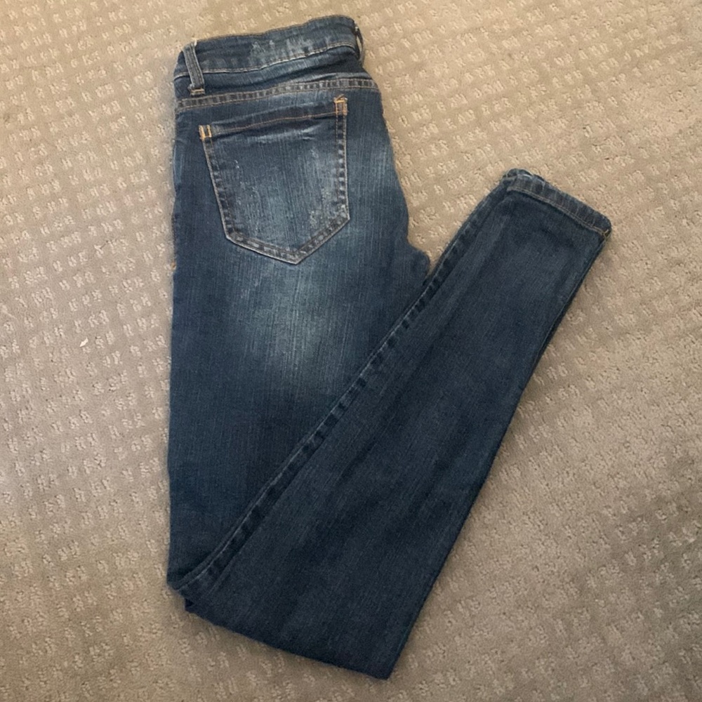 Distressed Skinny Forever21 Jeans in EUC- size 28 medium/dark wash